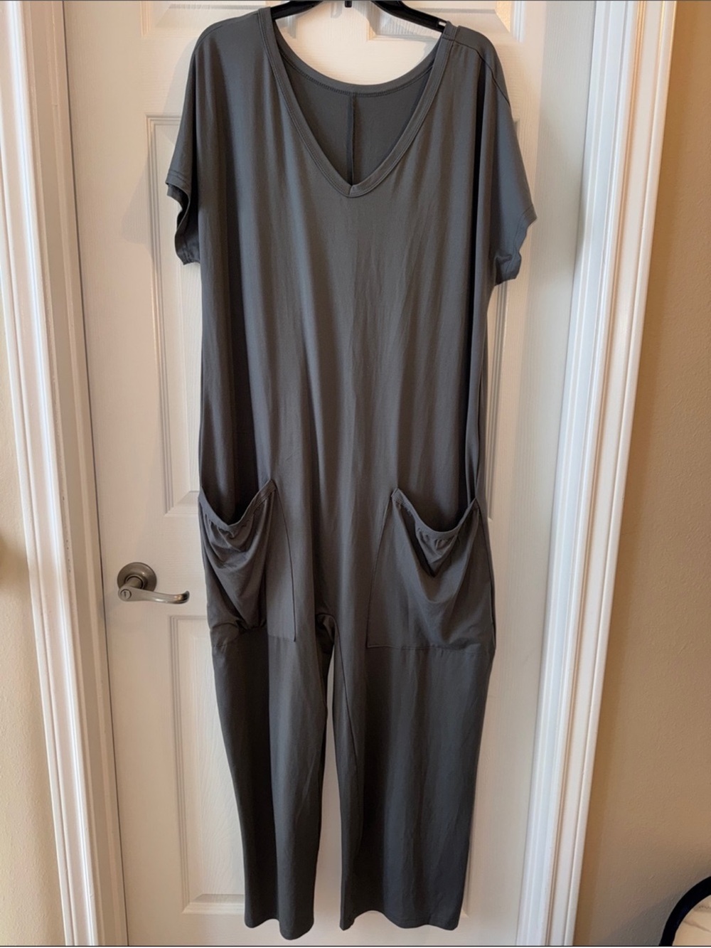 Never worn Women’s large charcoal grey Casual V-Neck Jumpsuit with Pockets - Picture 4 of 6